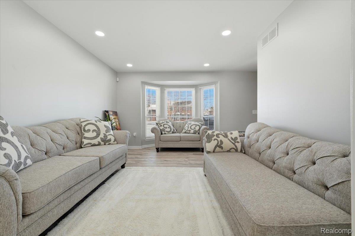 44569 GREENBRIAR Court