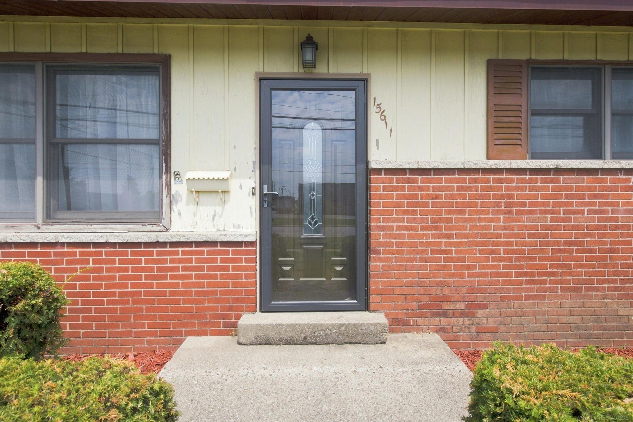 15611 common Road