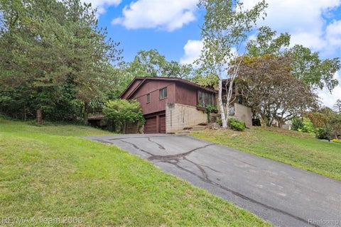 Photo of 3030 Bloomfield Park Drive, West Bloomfield Charter Township, MI 48323 (MLS # 20261067190)
