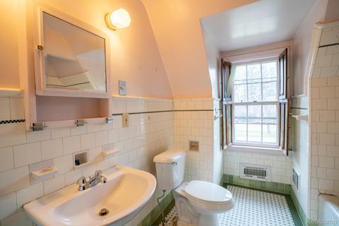 Tiny photo for 26470 Meadowood Court S, Lathrup Village City, MI 48076 (MLS # 20261021728)