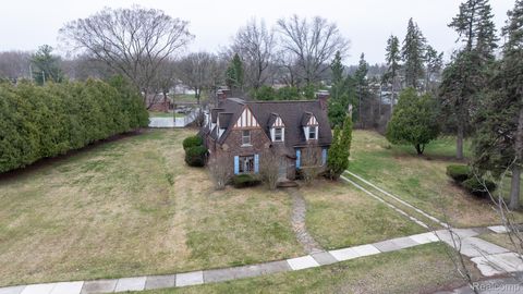 Tiny photo for 26470 Meadowood Court S, Lathrup Village City, MI 48076 (MLS # 20261021728)