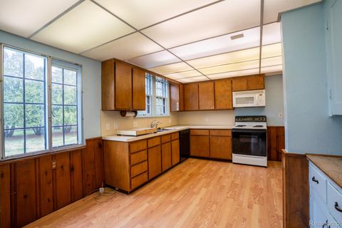 Tiny photo for 26470 Meadowood Court S, Lathrup Village City, MI 48076 (MLS # 20261021728)