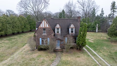 Tiny photo for 26470 Meadowood Court S, Lathrup Village City, MI 48076 (MLS # 20261021728)