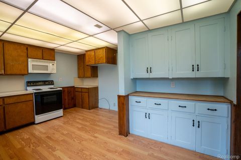 Tiny photo for 26470 Meadowood Court S, Lathrup Village City, MI 48076 (MLS # 20261021728)