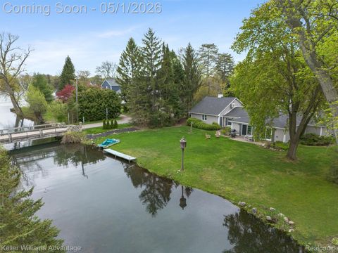 Photo of 2630 Warner Drive, West Bloomfield Charter Township, MI 48324 (MLS # 20261029273)