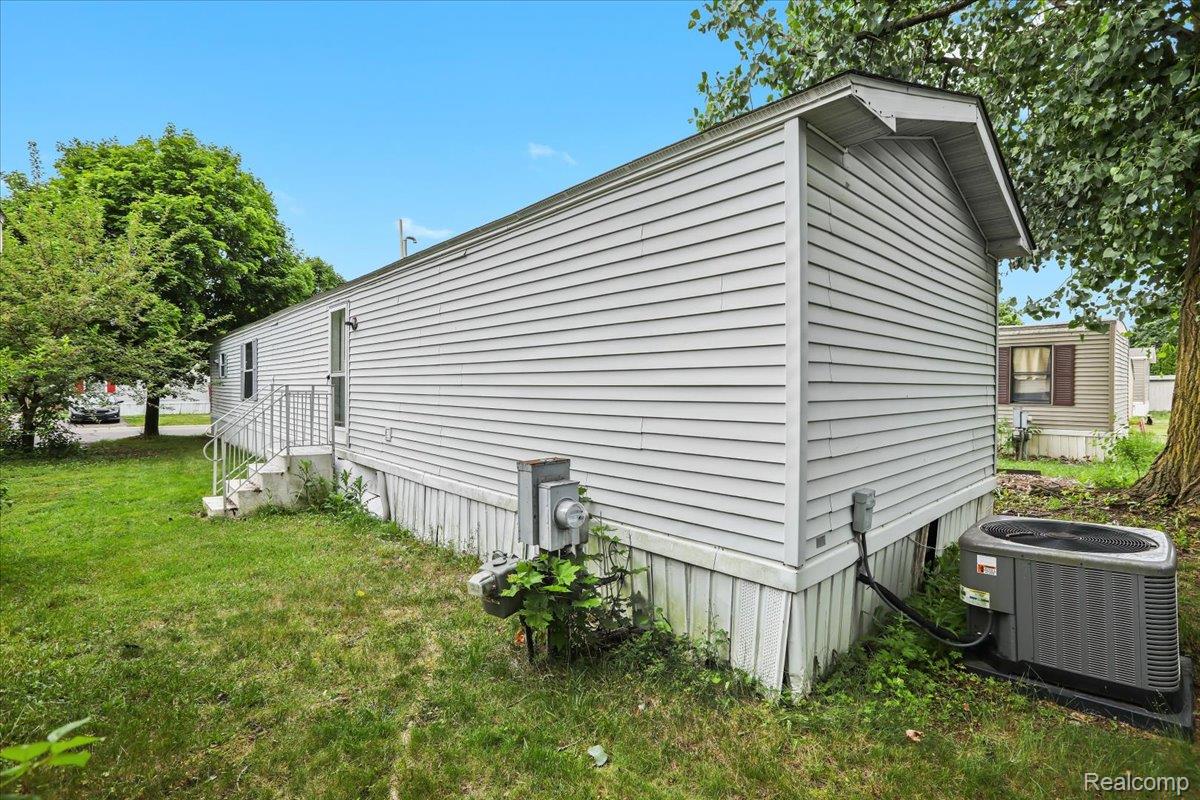 Auburn Hills City, Michigan 48326, United States, 2 Bedrooms Bedrooms, ,1 BathroomBathrooms,Residential,Active,160923