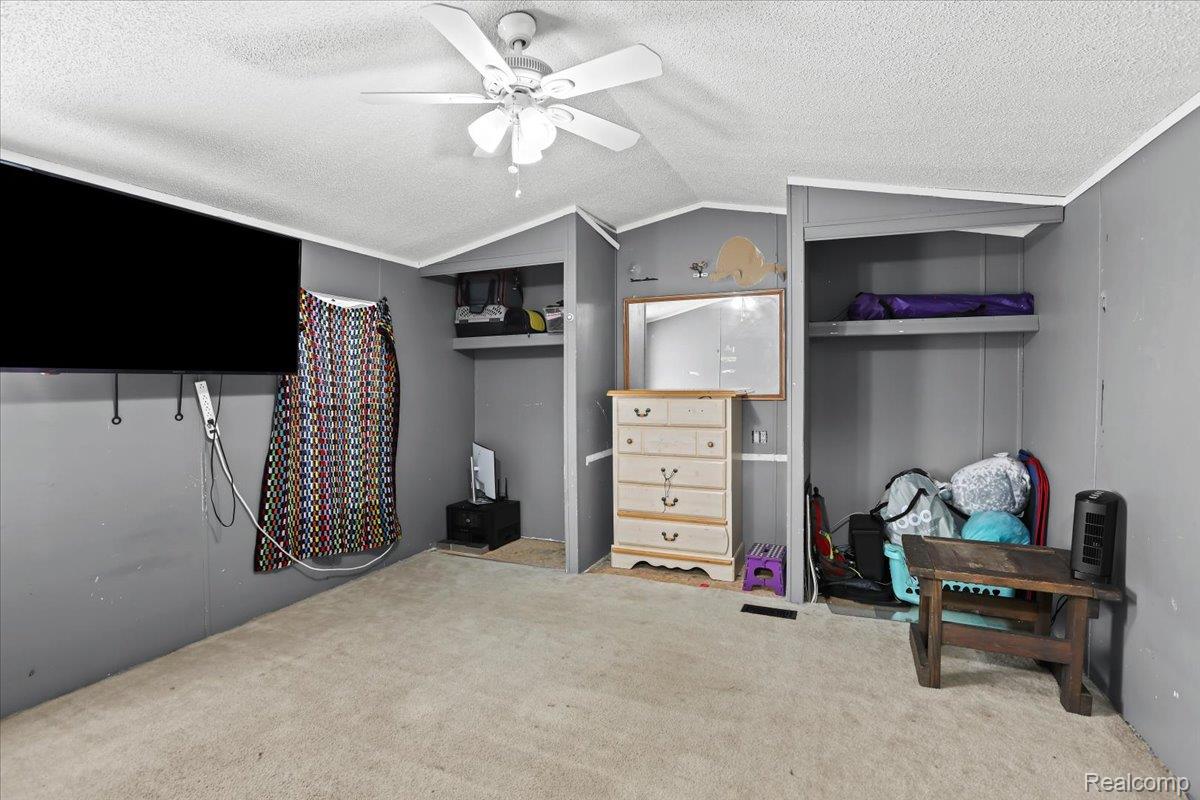 Auburn Hills City, Michigan 48326, United States, 2 Bedrooms Bedrooms, ,1 BathroomBathrooms,Residential,Active,160923