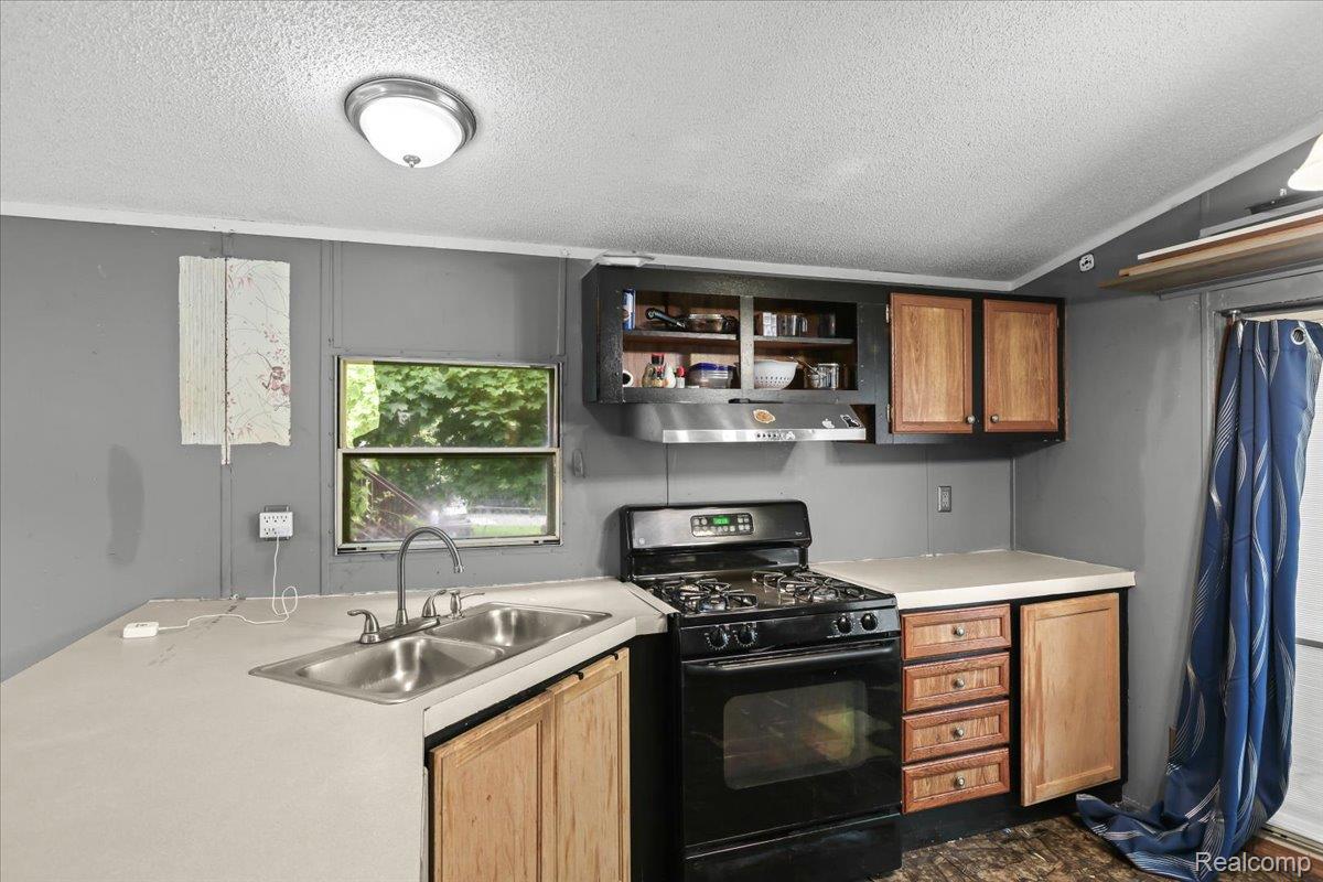 Auburn Hills City, Michigan 48326, United States, 2 Bedrooms Bedrooms, ,1 BathroomBathrooms,Residential,Active,160923