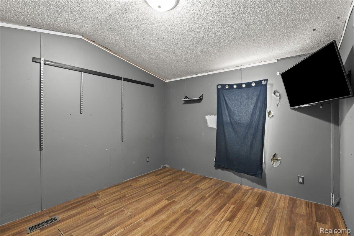 Auburn Hills City, Michigan 48326, United States, 2 Bedrooms Bedrooms, ,1 BathroomBathrooms,Residential,Active,160923