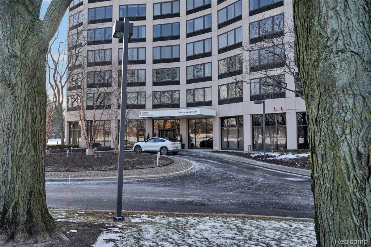 5000 Town Center 3206