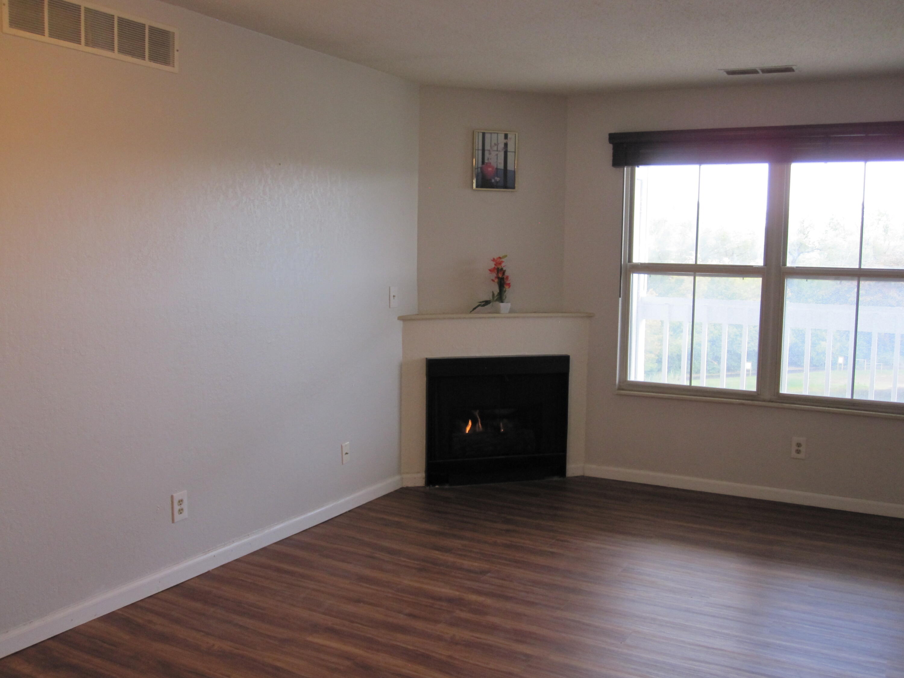 123 Fieldcrest 303