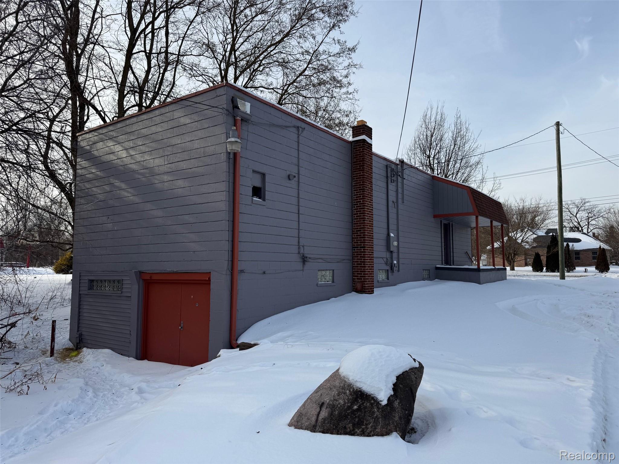 595 Orchard Lake Road