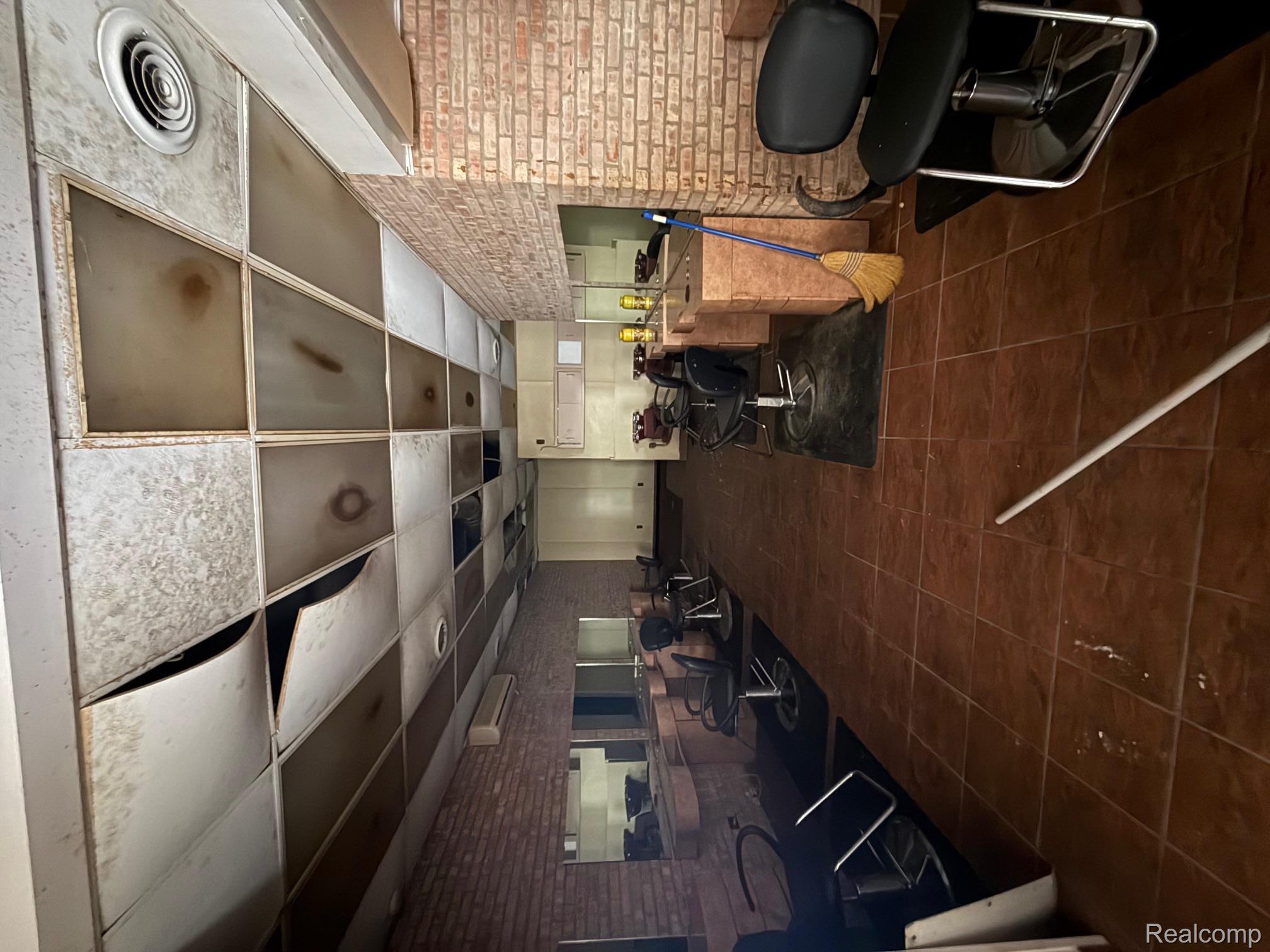 595 Orchard Lake Road