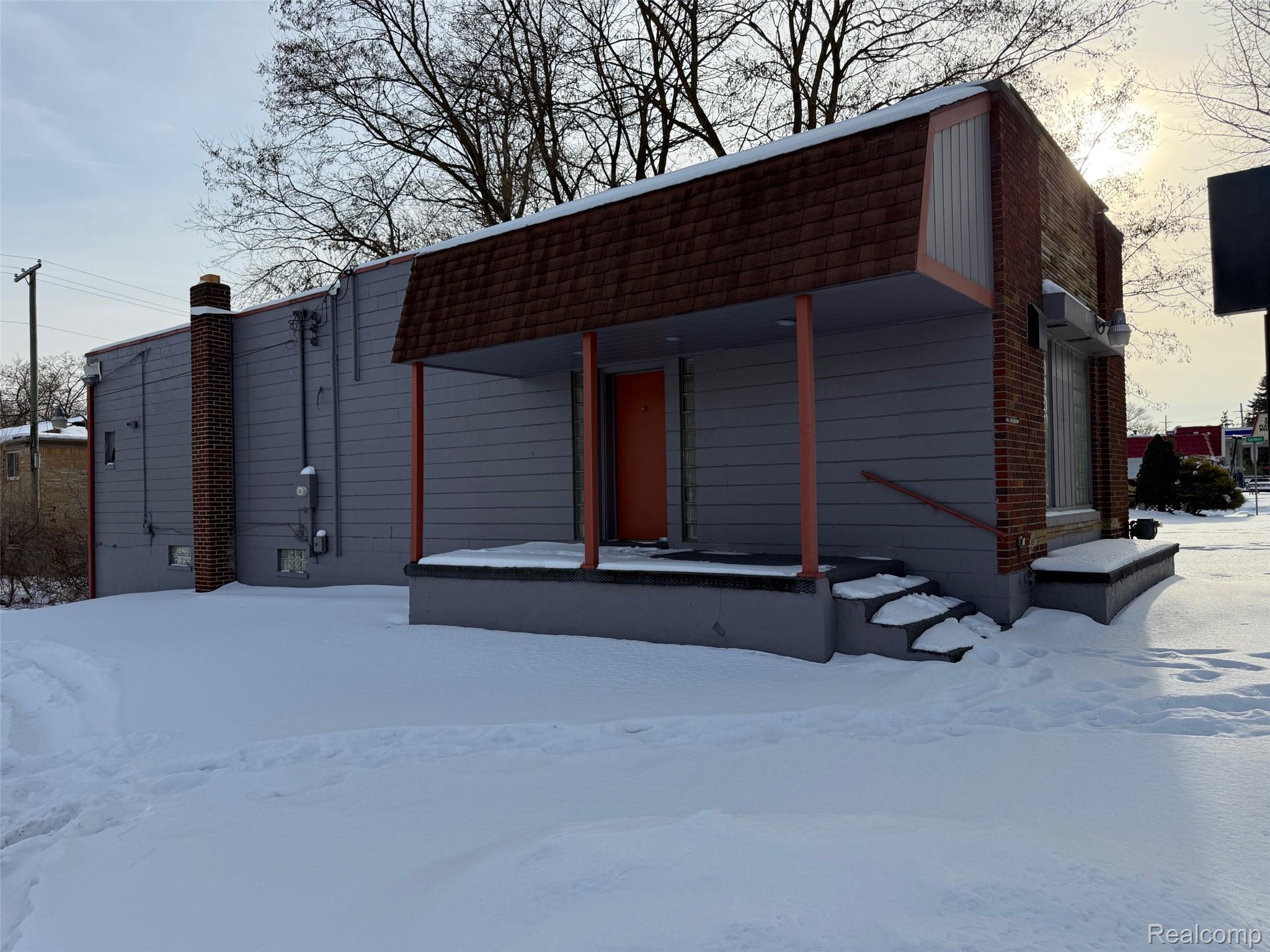 595 Orchard Lake Road