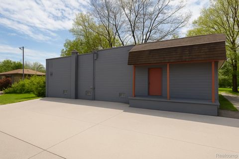 595 Orchard Lake Road Pontiac City MI 48341