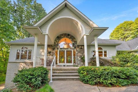 8808 Big Lake Road Springfield Charter Township MI 48346