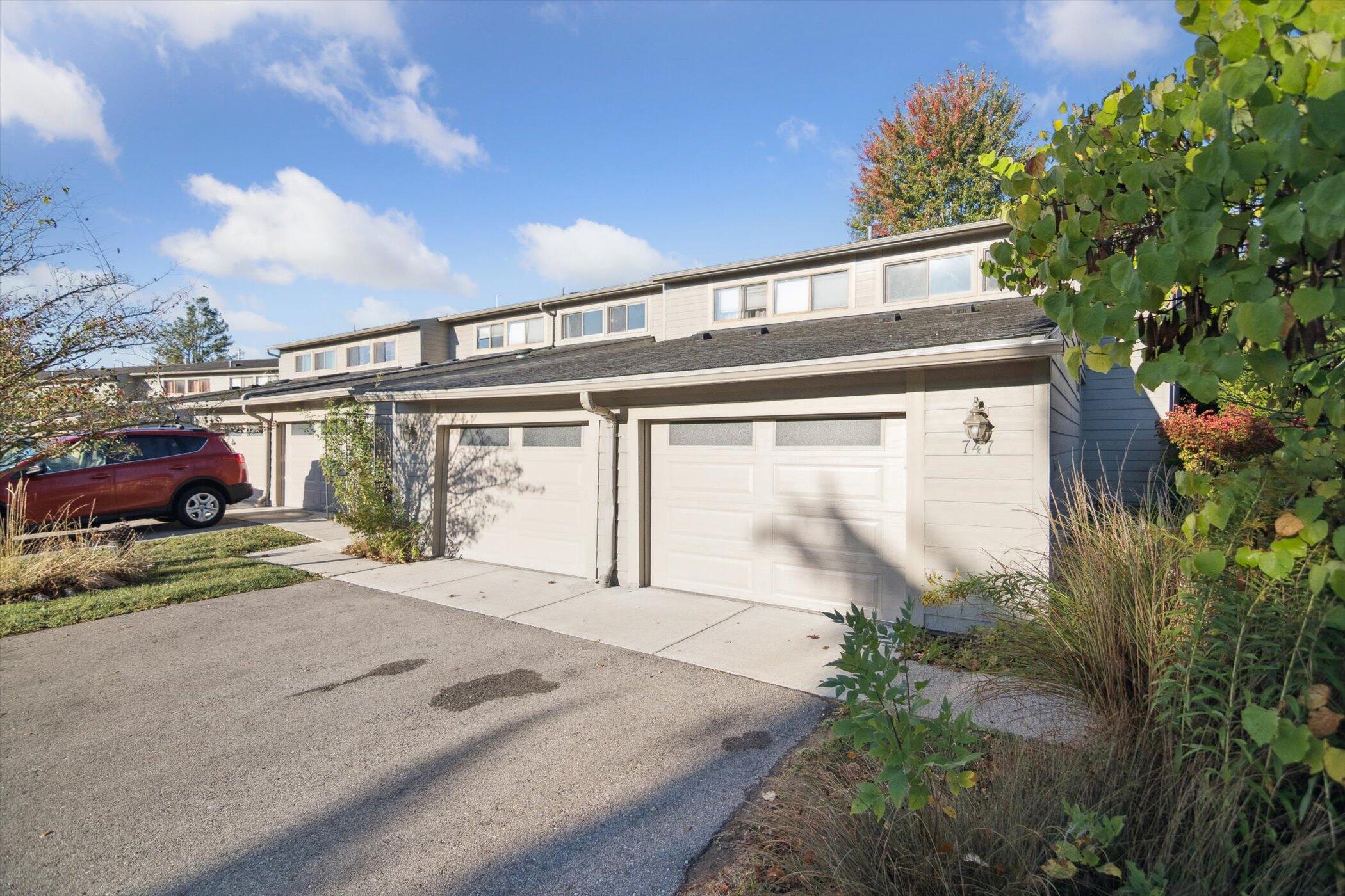 747 Peninsula Court