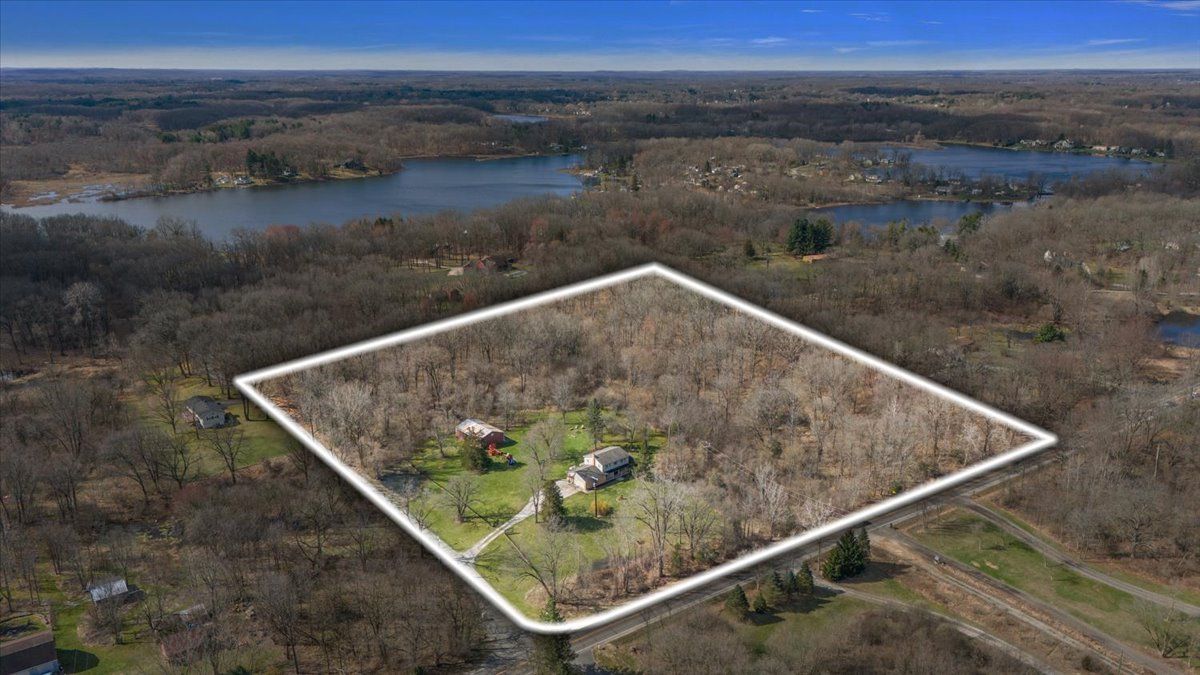 2208 E COON LAKE Trail