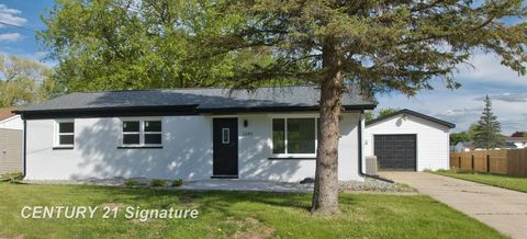 Photo of 1245 E Outer Drive, Saginaw City, MI 48601 (MLS # 61050208807)