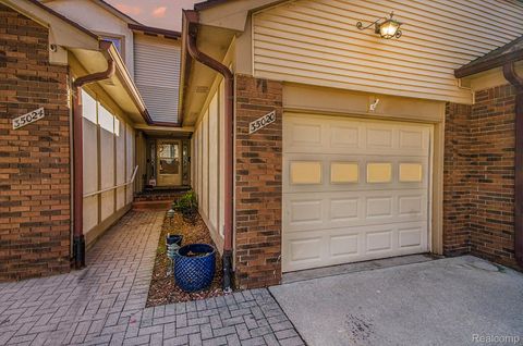 35020 Hidden Cove Court Harrison Charter Township MI 48045