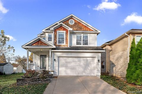 2136 Brock Street Keego Harbor City MI 48320