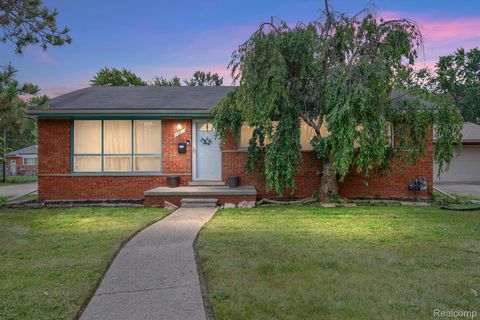 20432 HUNT CLUB Drive Harper Woods City MI 48225