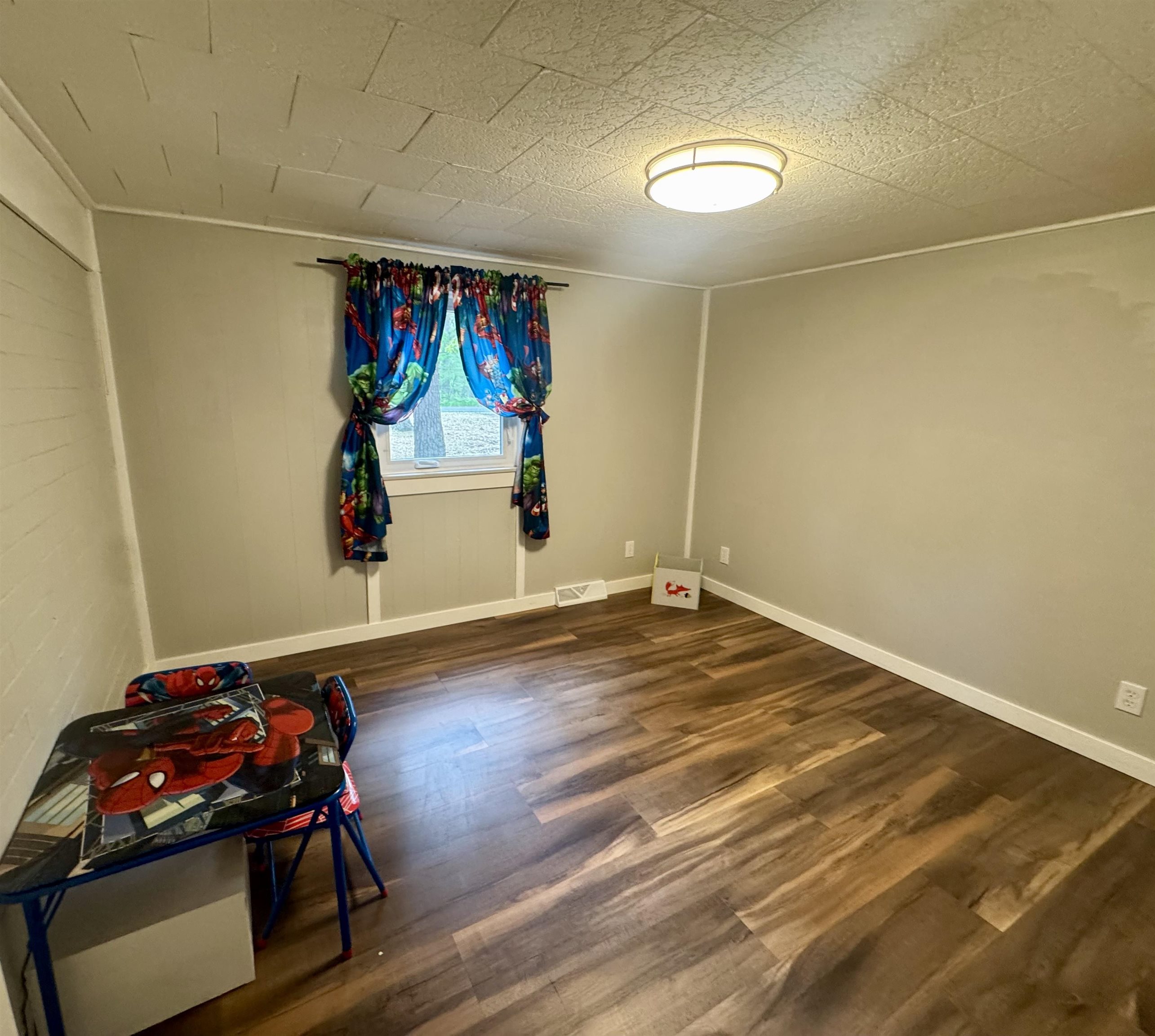 84 N Imperial Drive