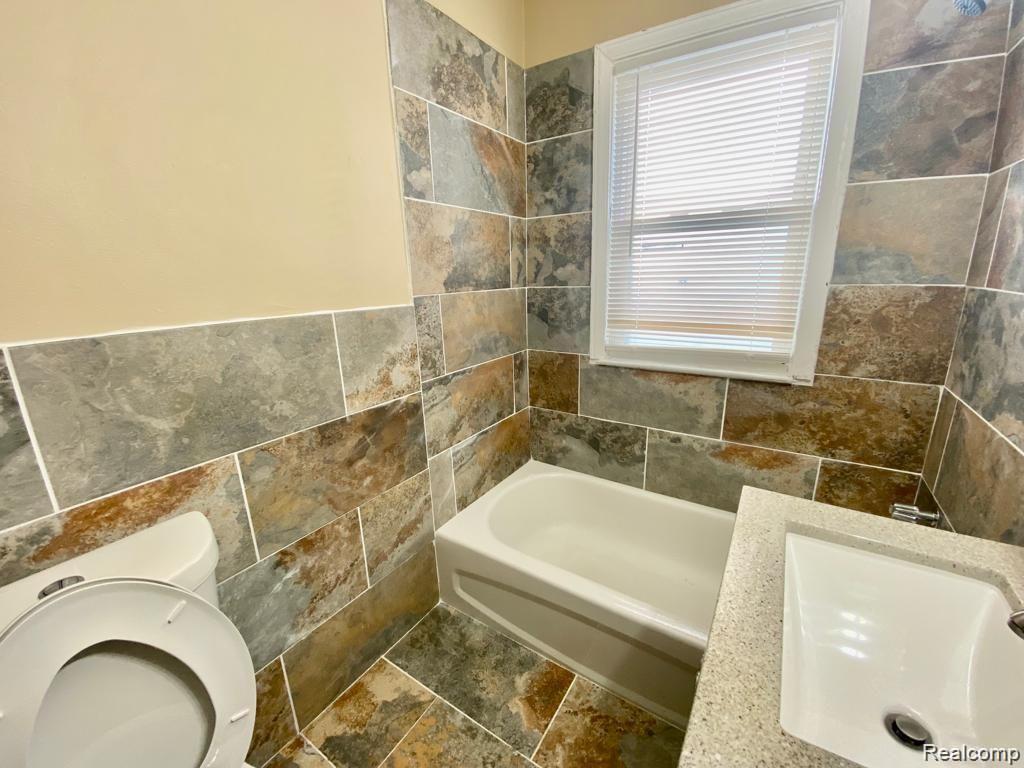 9156 WINTHROP Street