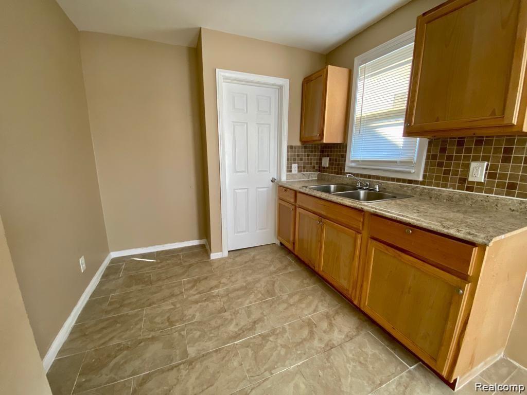 9156 WINTHROP Street