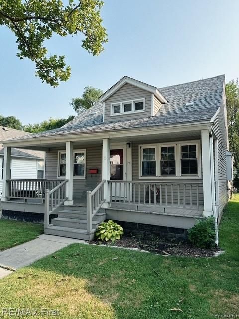 2202 Hollywood Avenue Grosse Pointe Woods City MI 48236