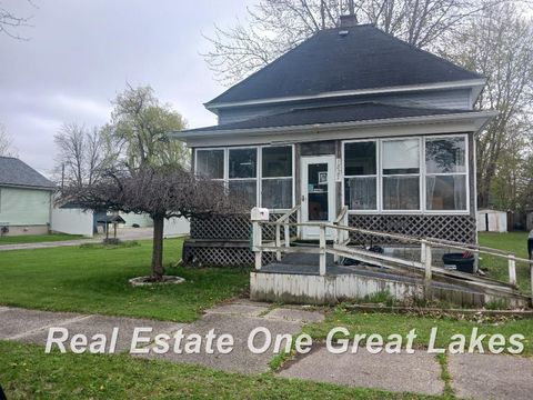 1827 Gilbert Street Saginaw City Saginaw MI 48602