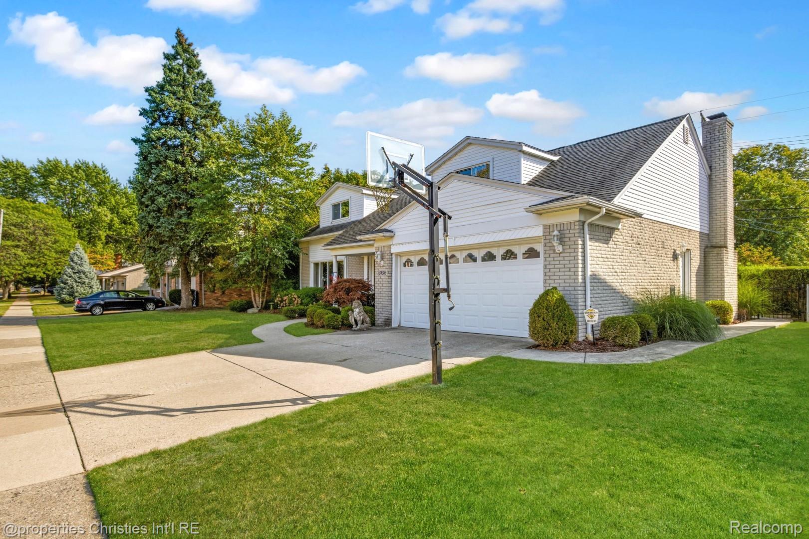 23282 N Rosedale Court