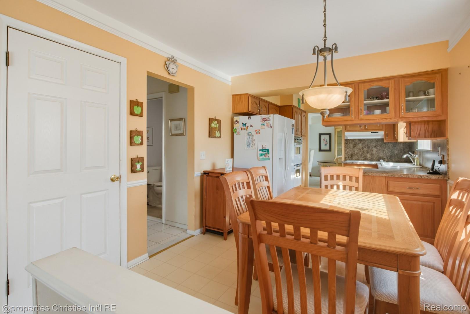 23282 N Rosedale Court