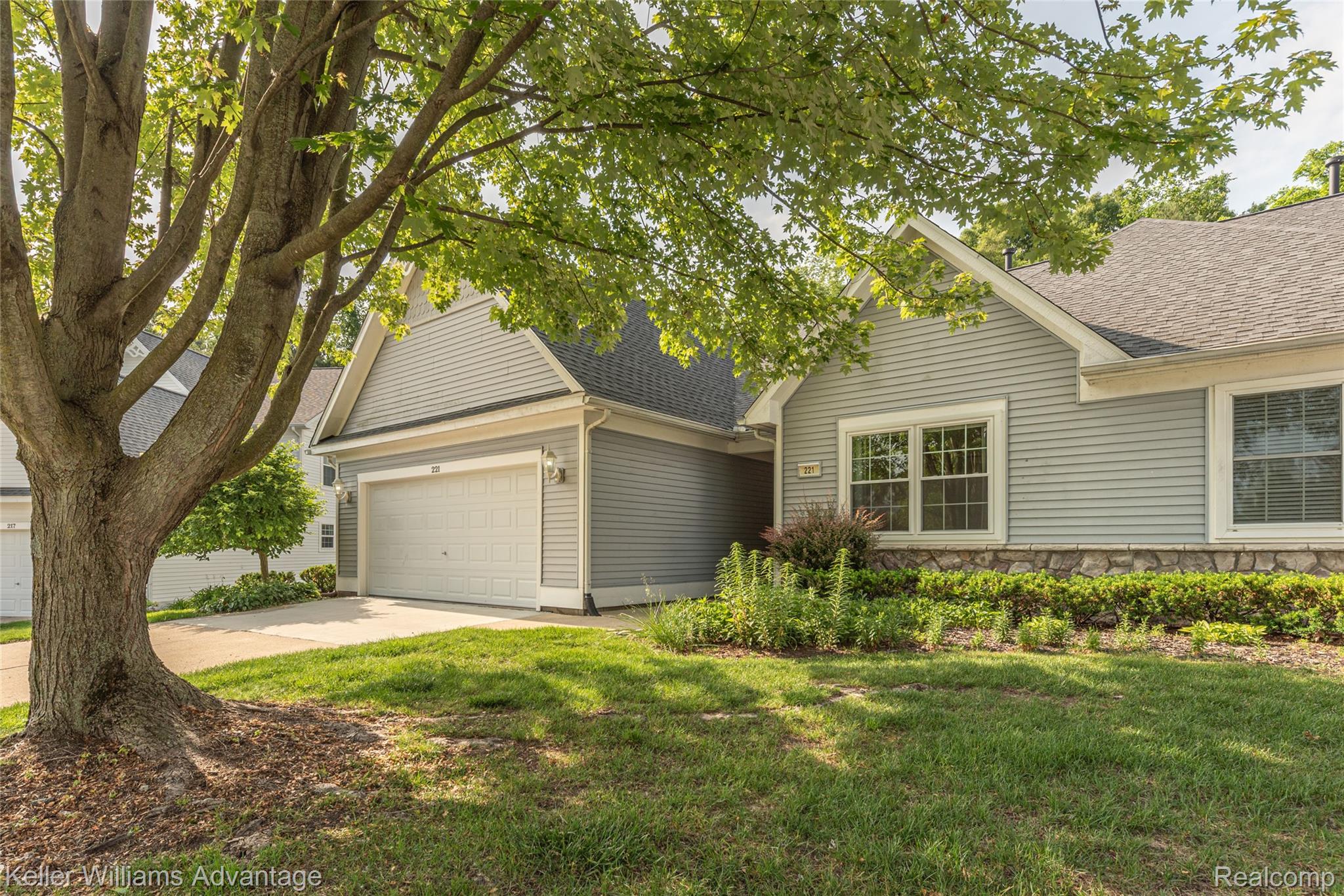 221 Victoria Park Court