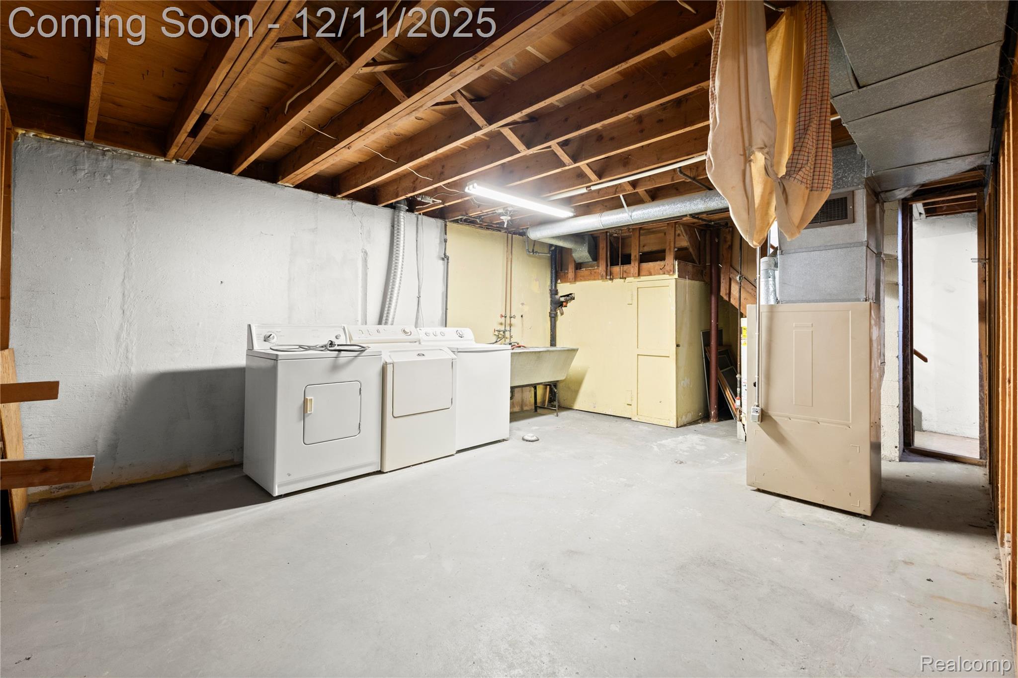 Lapeer, Michigan 48446, United States, 3 Bedrooms Bedrooms, ,2 BathroomsBathrooms,Residential,Pending,253064