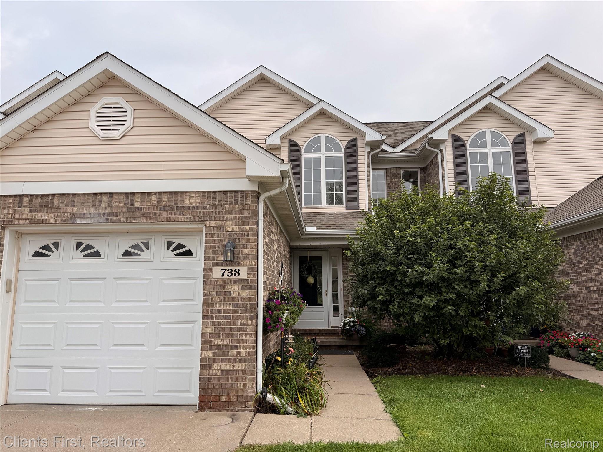 738 NATURES COVE CT