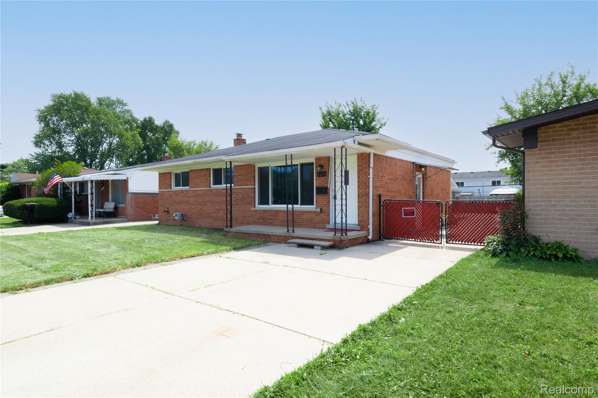 1575 W 13 Mile Road