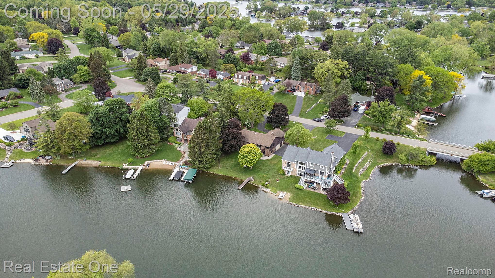 4976 LEDGEWOOD Drive