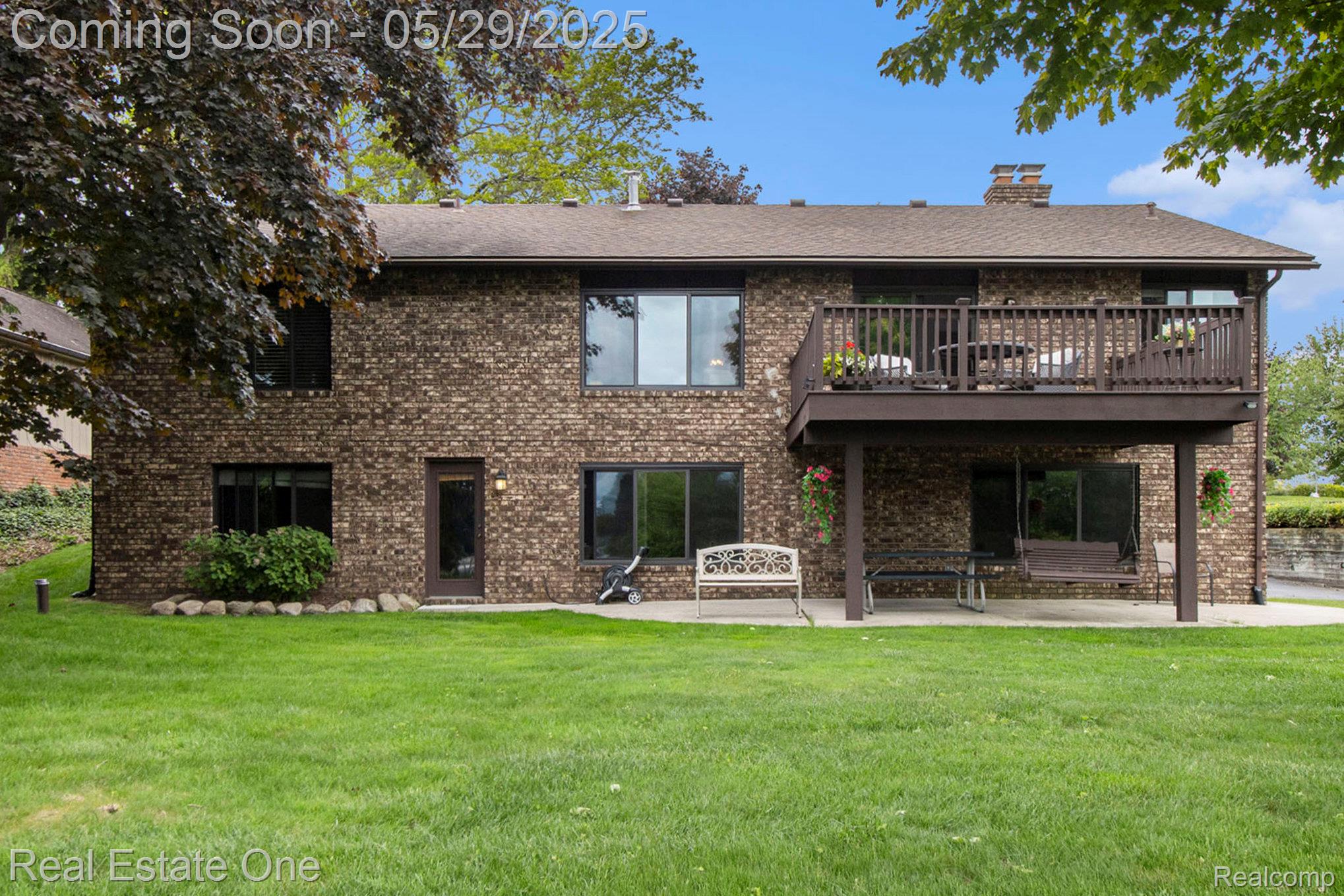 4976 LEDGEWOOD Drive