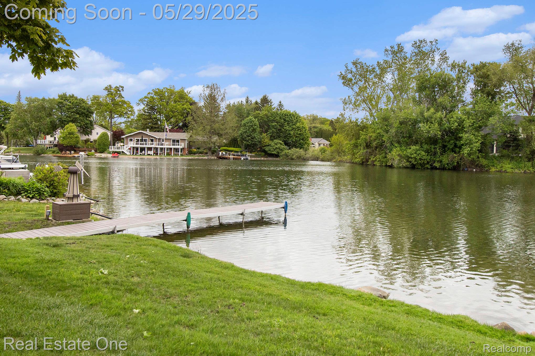 4976 LEDGEWOOD Drive