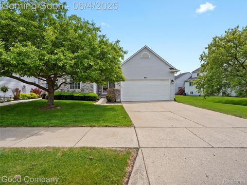 864 Challenging Trail South Lyon City MI 48178