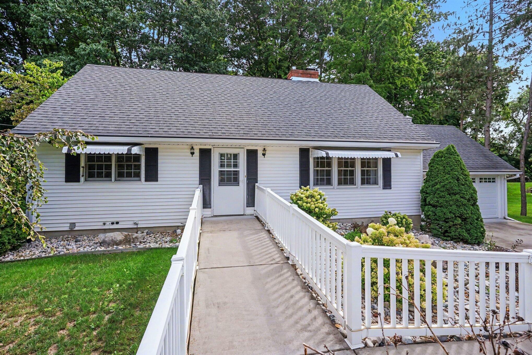 926 Clubview Drive