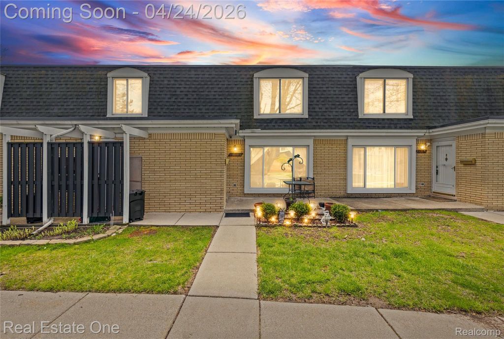 Photo of 29888 City Center Drive #4, Warren City, MI 48093 (MLS # 20261027743)