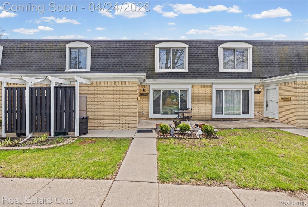 Photo of 29888 City Center Drive #4, Warren City, MI 48093 (MLS # 20261027743)