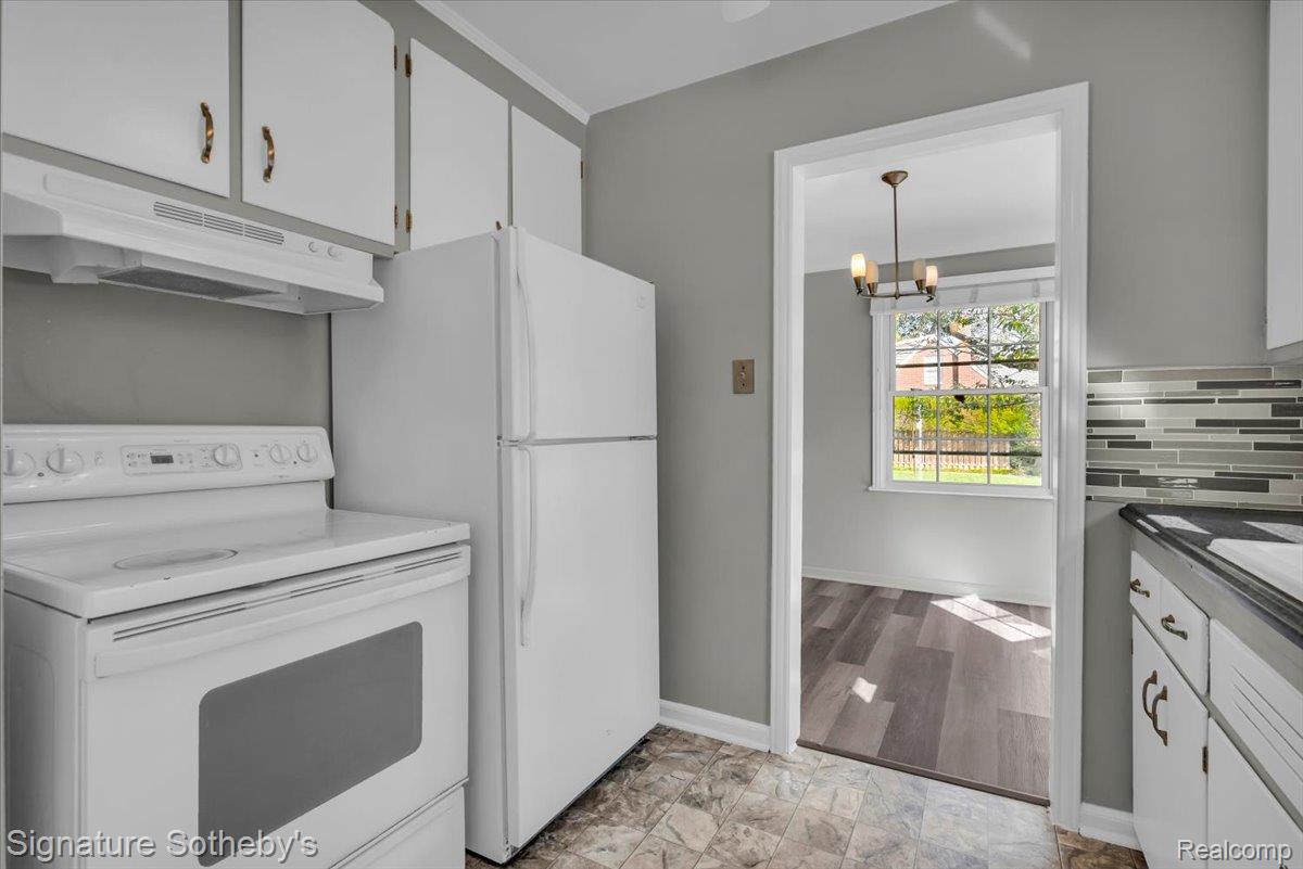 3325 Catalpa Drive