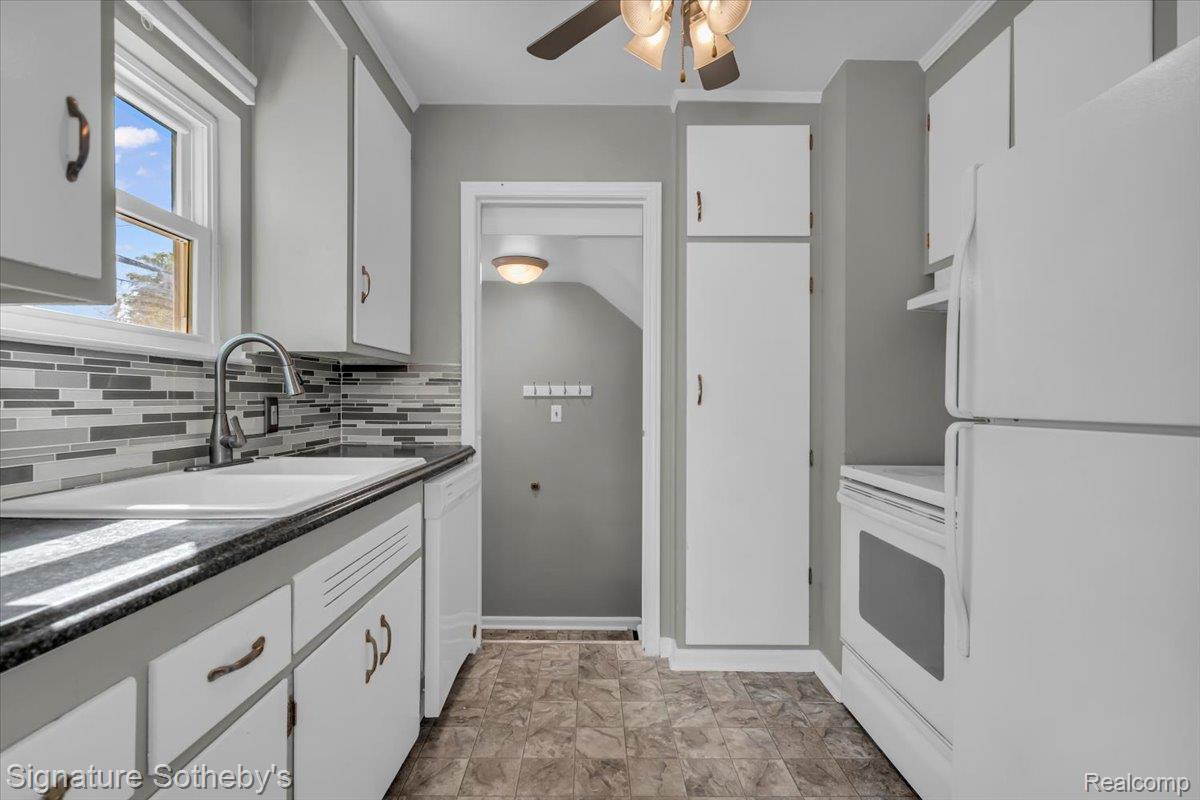 3325 Catalpa Drive