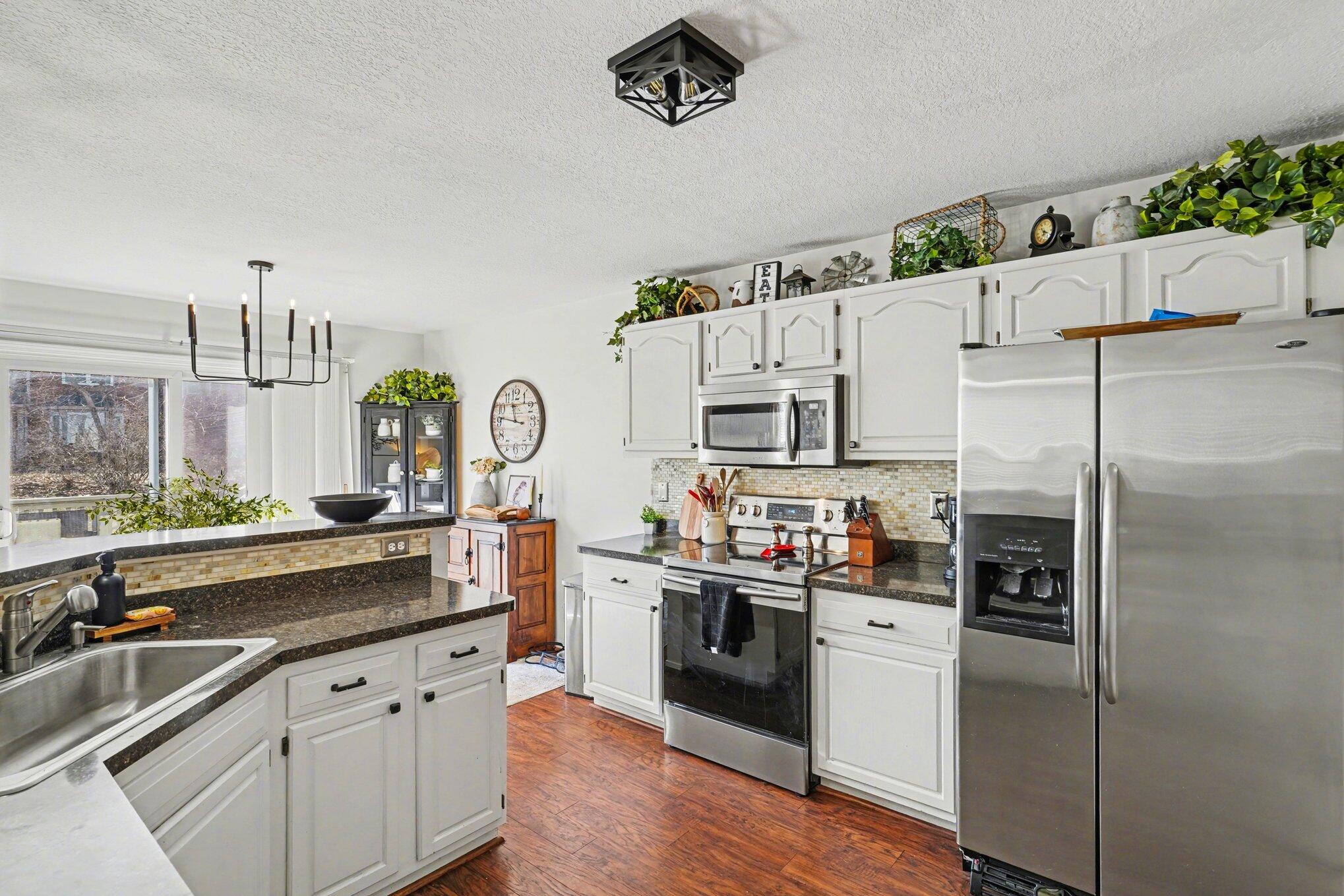 4404 Willow View Court