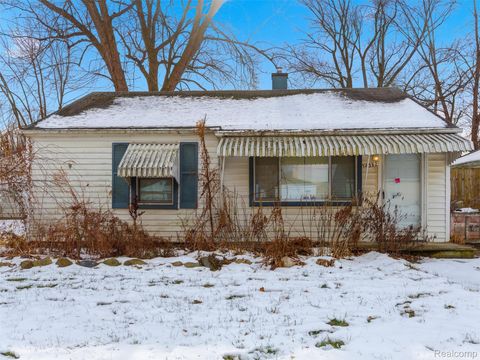 14382 Knox Avenue Warren City MI 48089