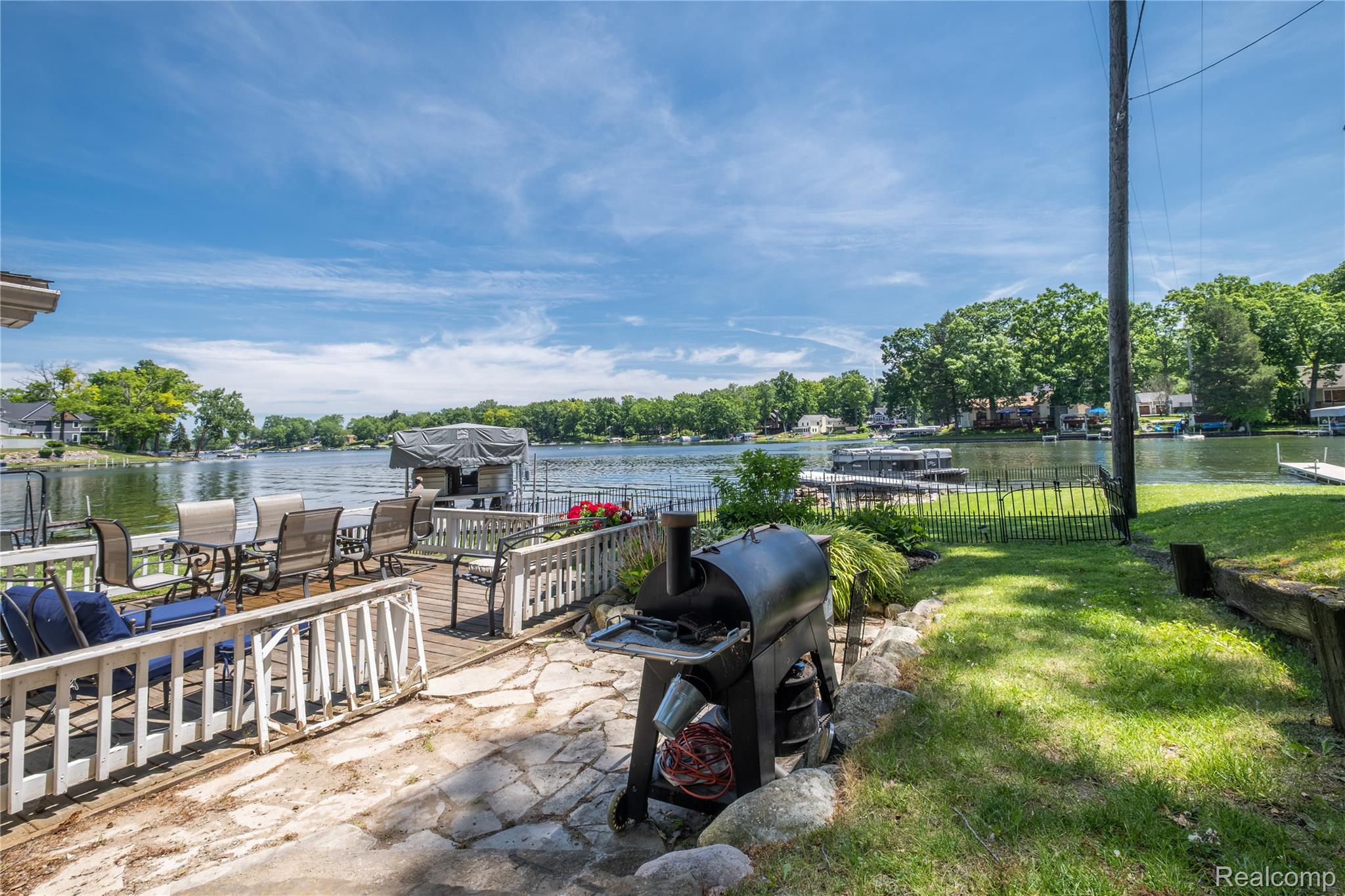 16161.5 Knobhill Drive