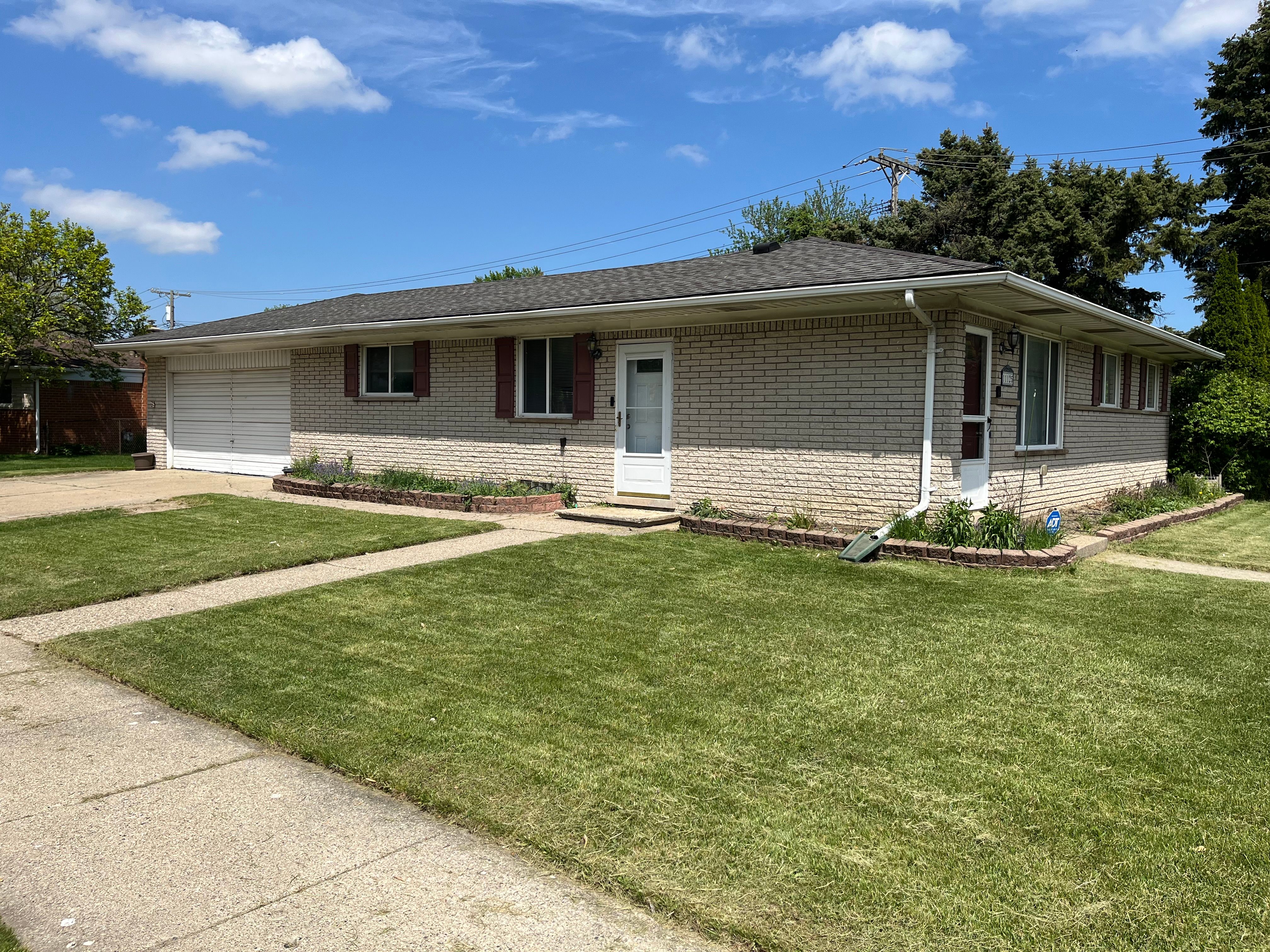 11125 E 10 MILE Road